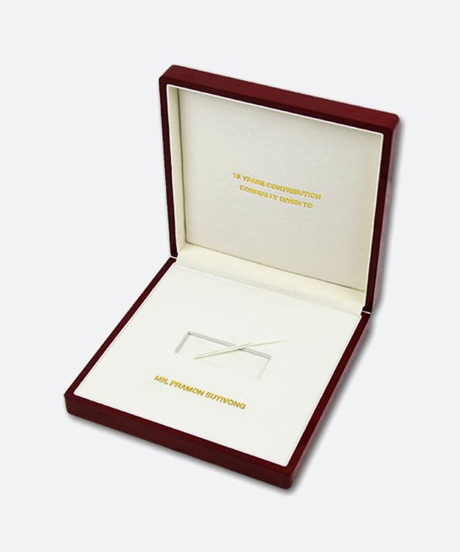 Adelina Gold – Custom red gold packaging with velvet by manufacturer