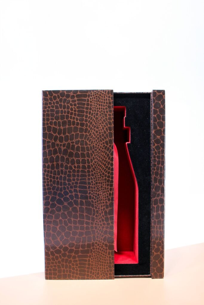 Apolline Wine and Spirits – Custom maroon wine box with paper and velvet by manufacturer