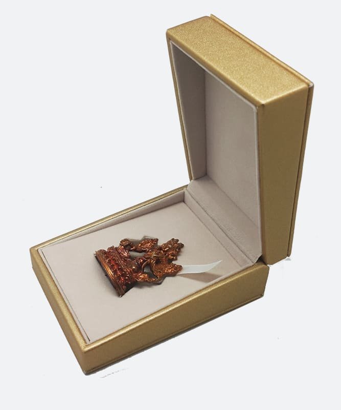 Fiamma Amulets – Custom gold amulet packaging with leather and velvet by manufacturer