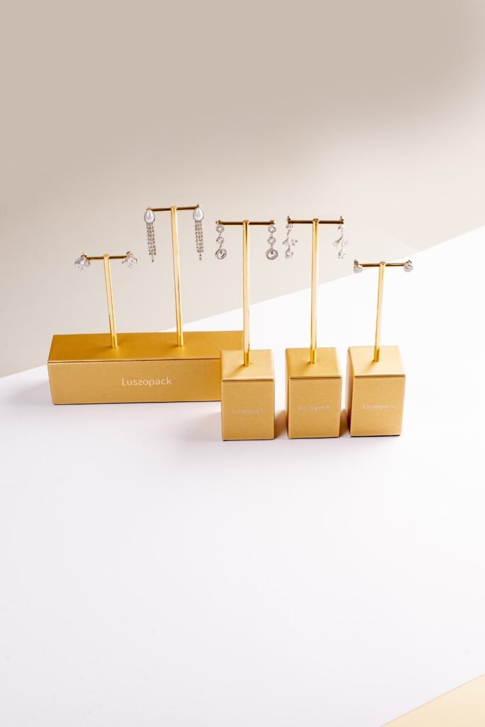 Livia - Custom jewelry display with stainless made by wholesale supplier