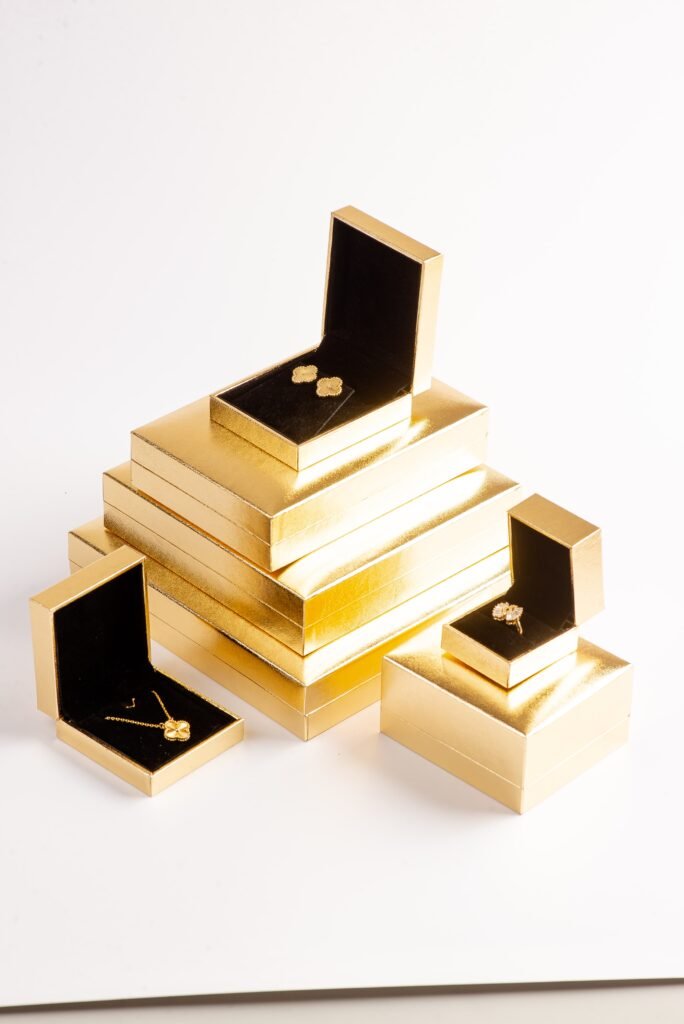 Serena - Jewelry Boxes in Gold, Premium Velvet and Custom Paper | Manufacturer & Wholesale Supplier